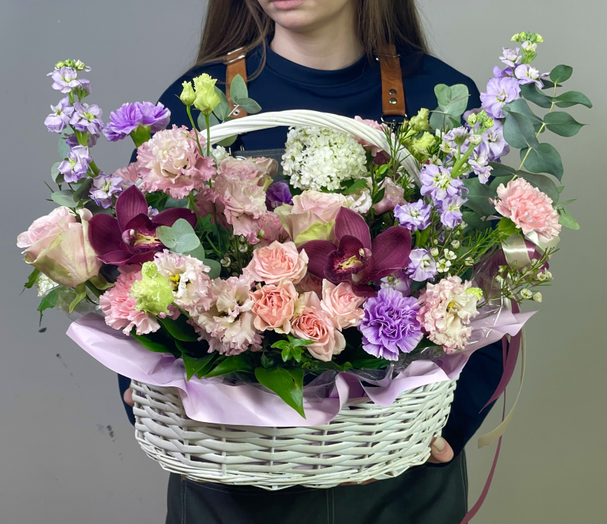 Корзина цветов "Поздравительная"